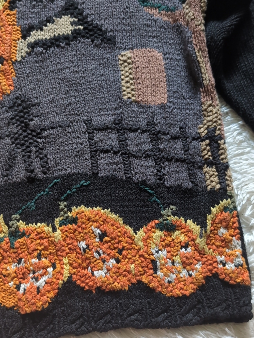 80s Vintage Crystal Kobe Halloween Jack-o'-lanterns & Flying Witch Knit Sweater - Picture 5 of 11